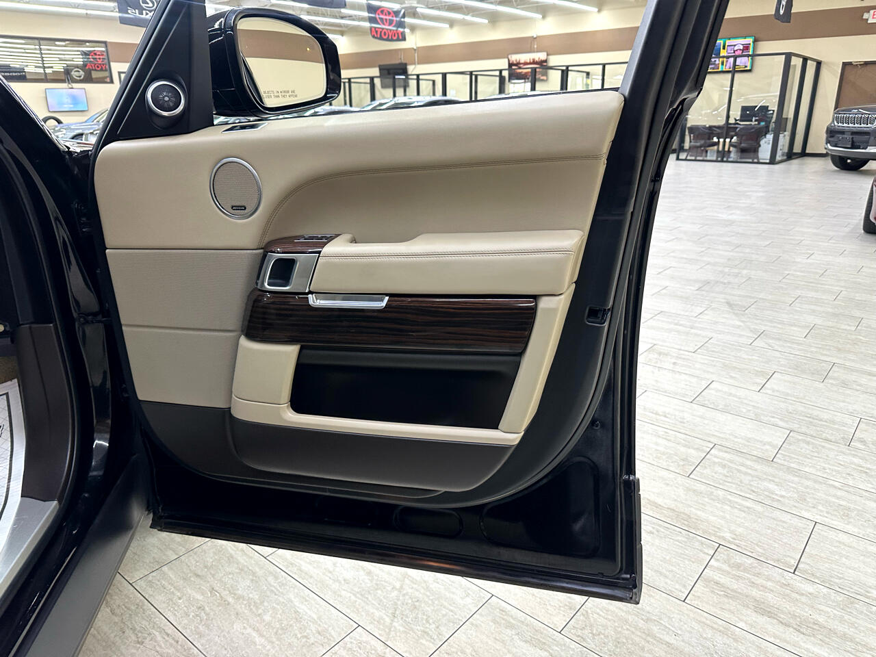 2014 Land Rover Range Rover SuperCharged HSE photo 38