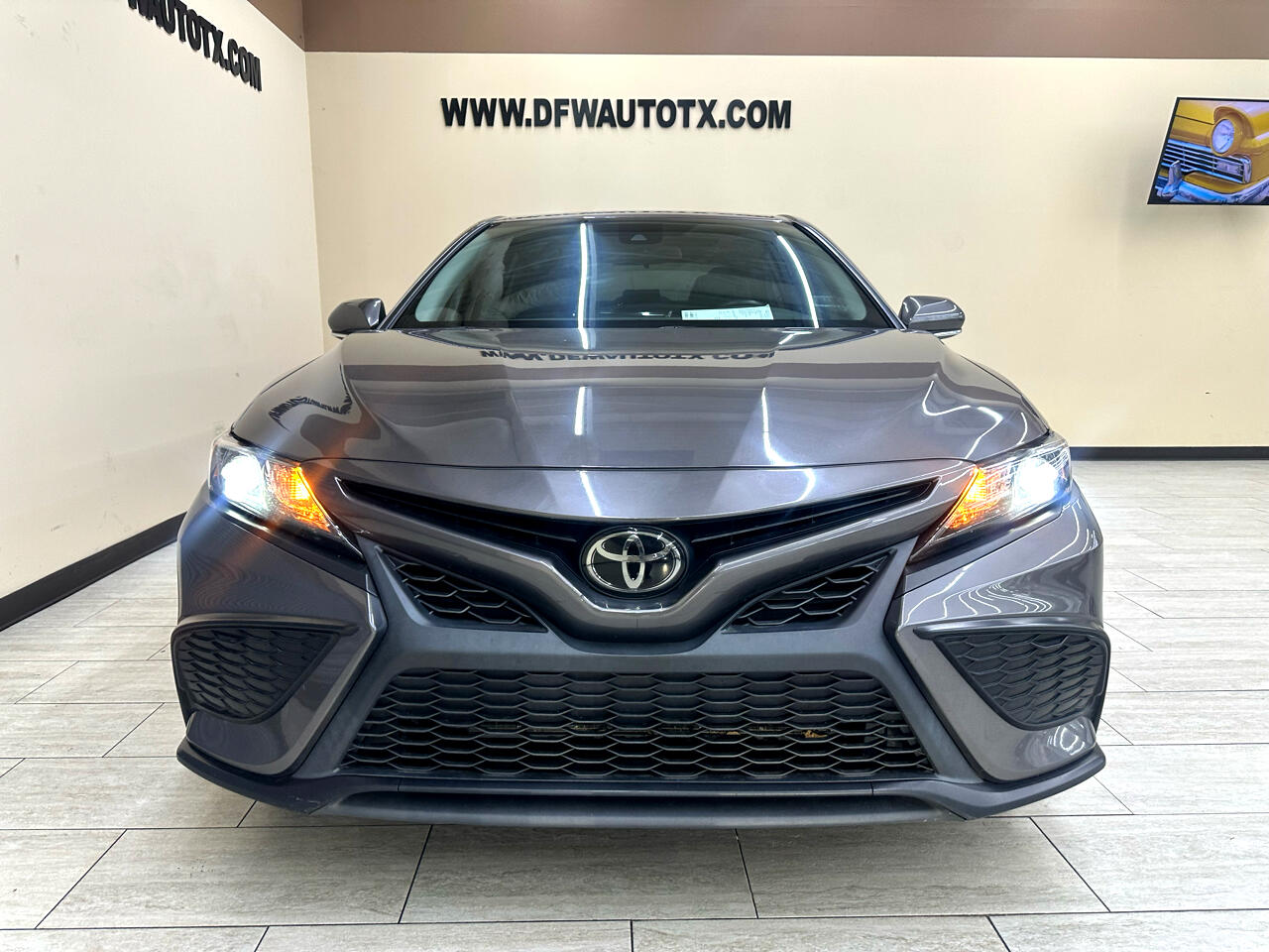 2023 Toyota Camry SE photo 3