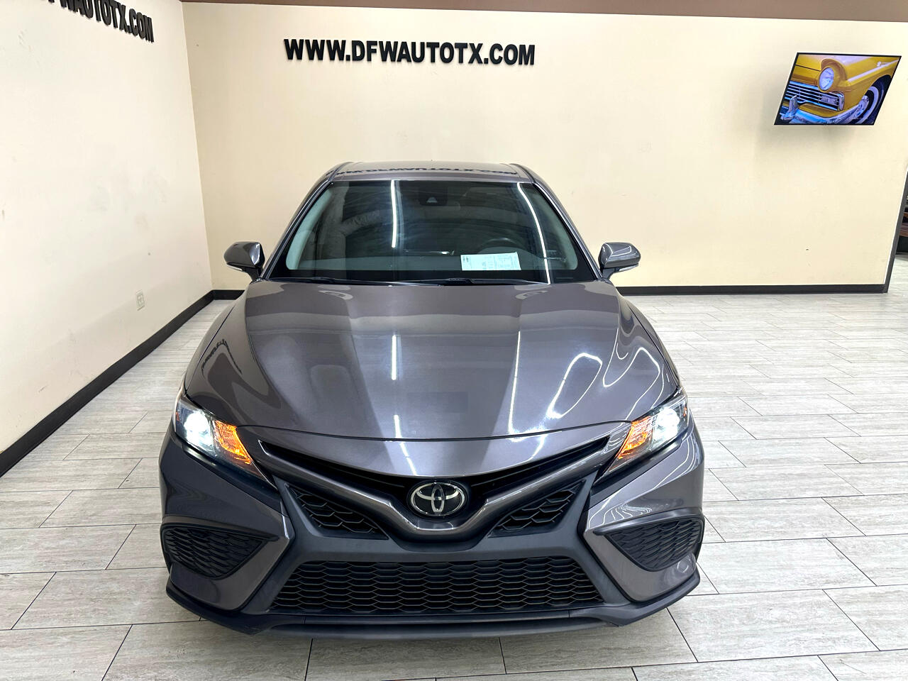 2023 Toyota Camry SE photo 4