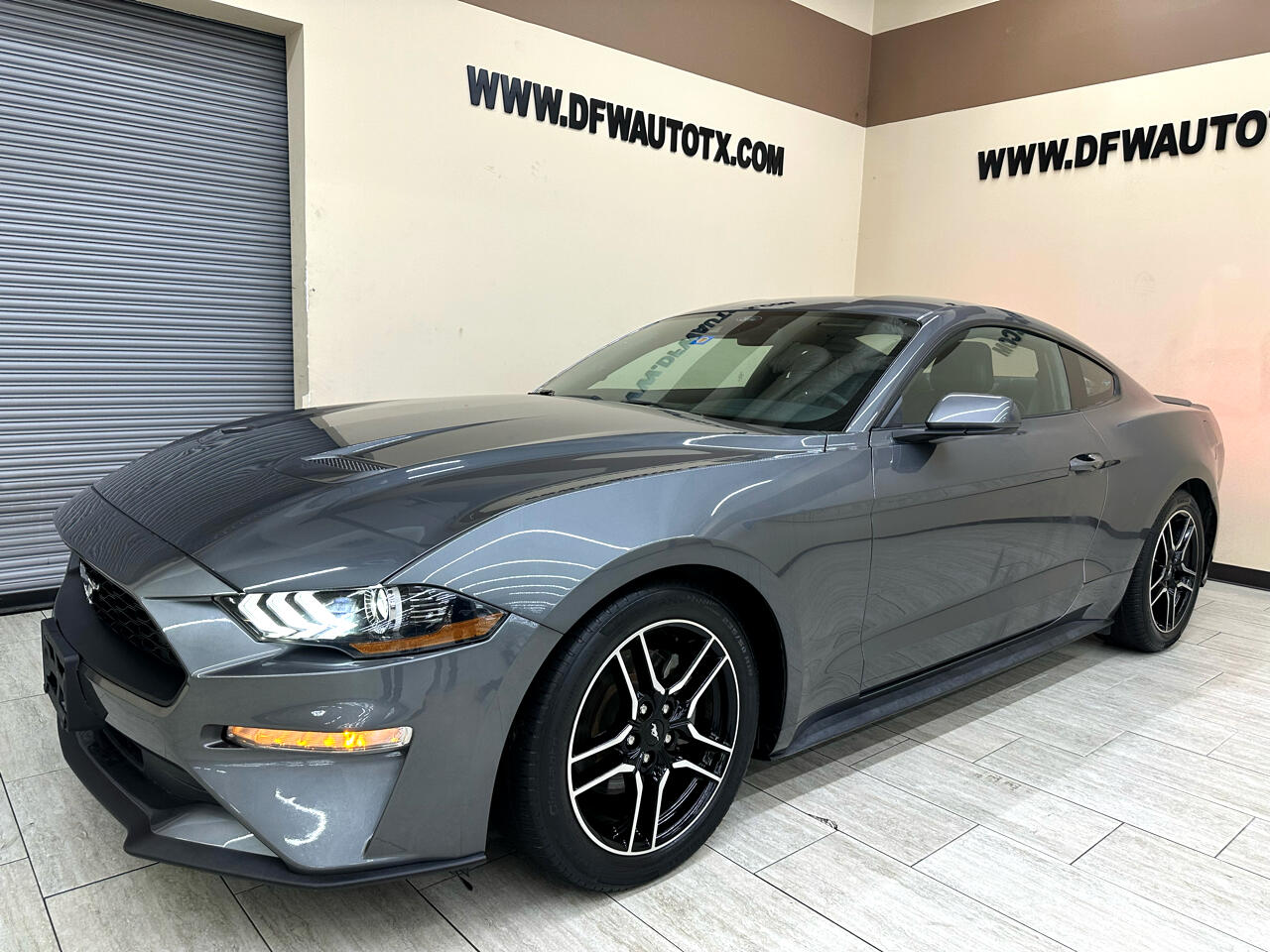 2022 Ford Mustang Premium photo 2