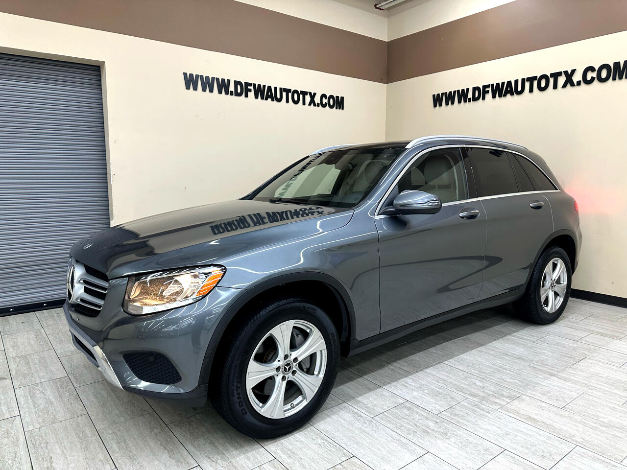 2018 Mercedes Benz GLC 300 photo 2