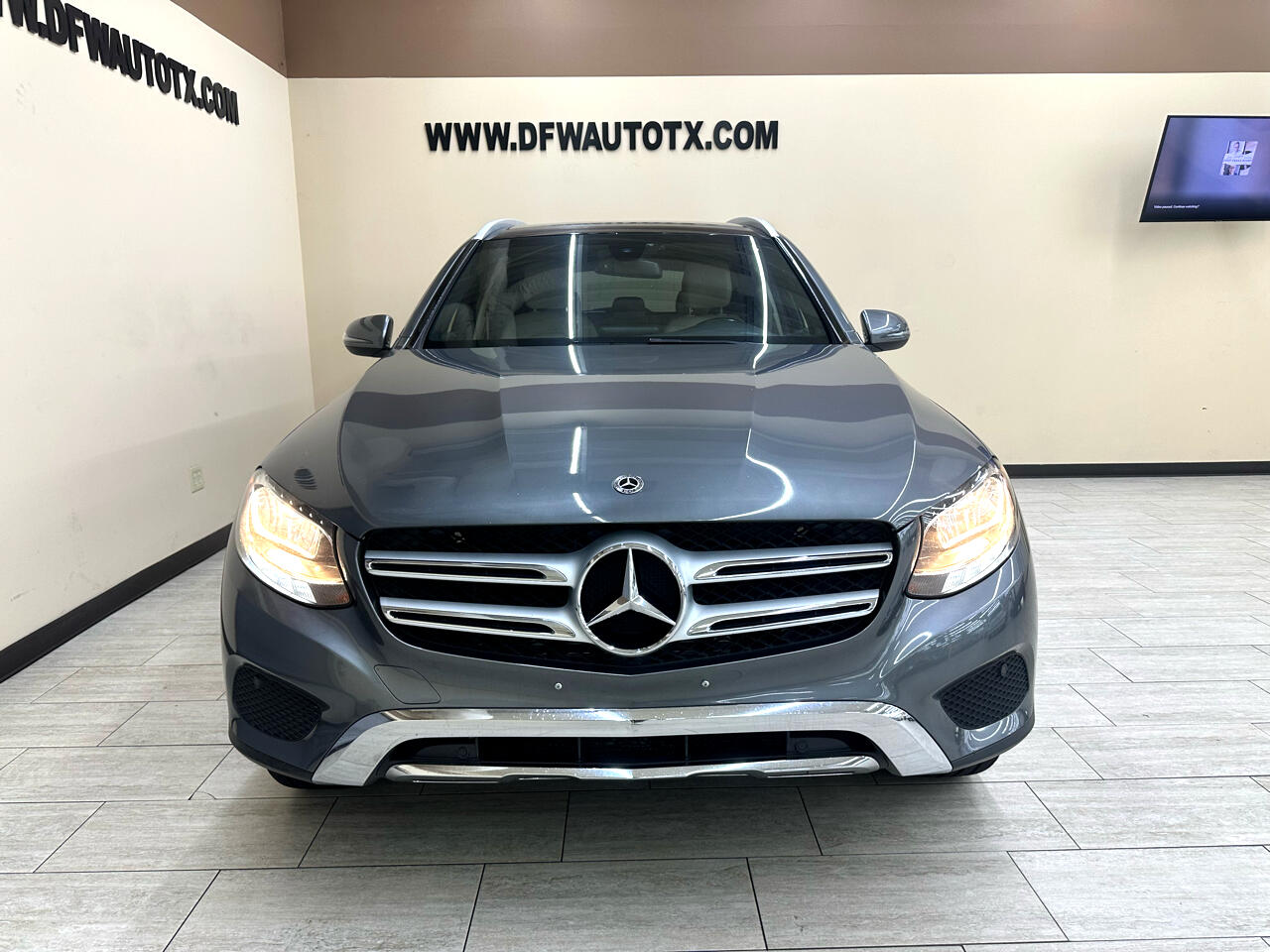 2018 Mercedes Benz GLC 300 photo 3