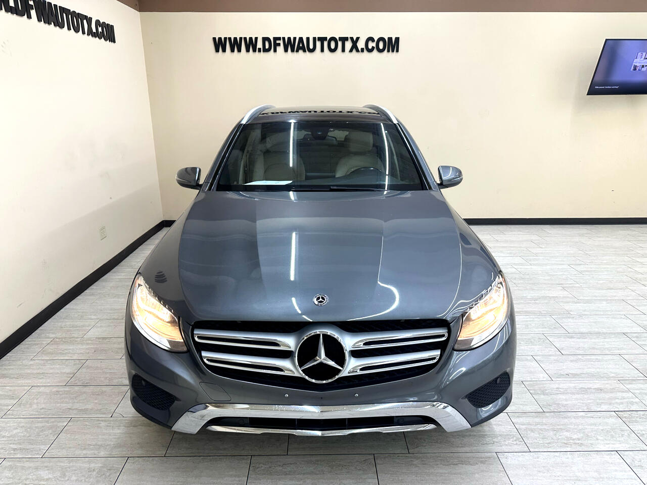 2018 Mercedes Benz GLC 300 photo 4