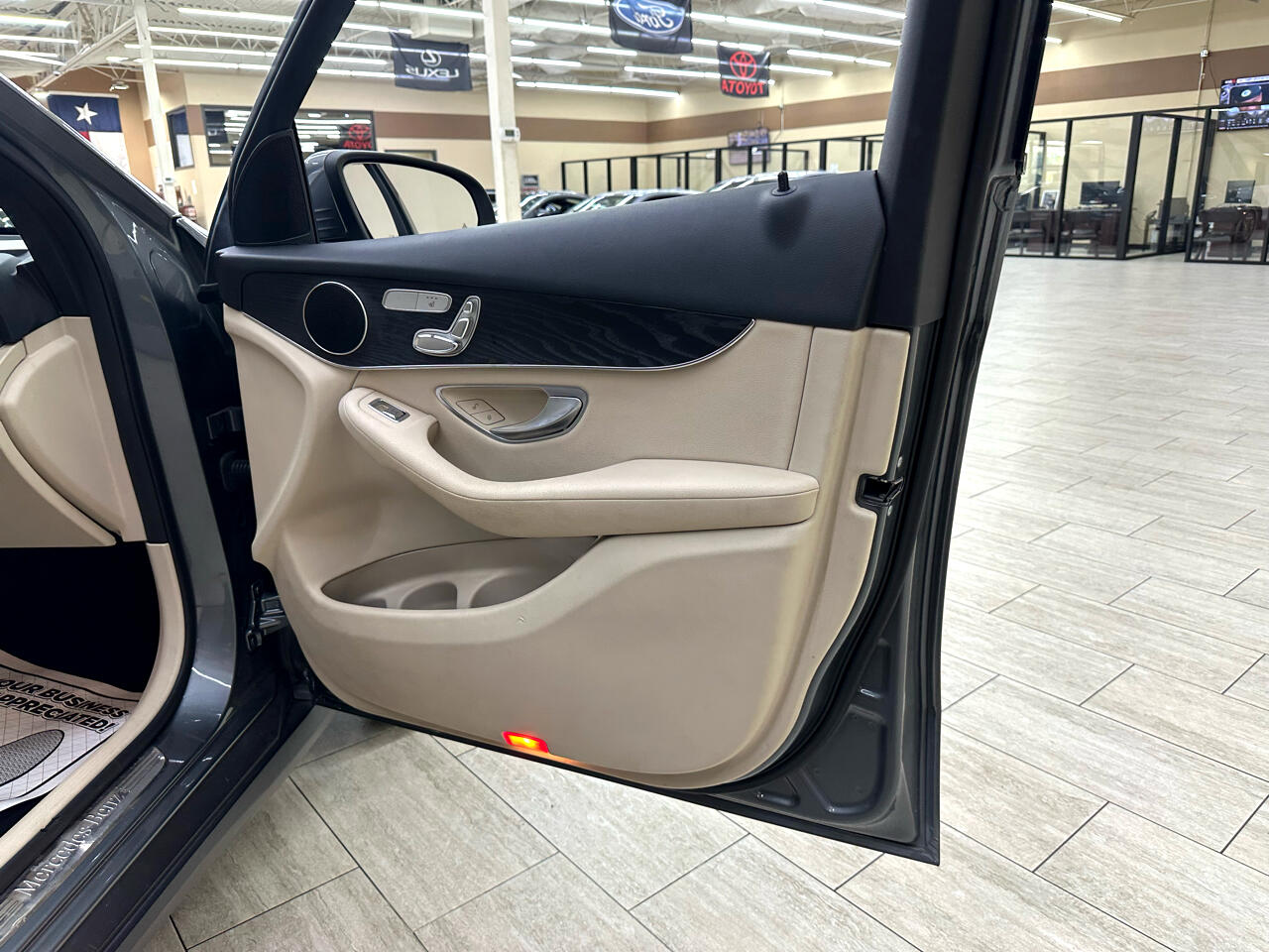 Mercedes-Benz GLC-Class GLC300 2018 Mercedes-Benz GLC-Class GLC300 2018