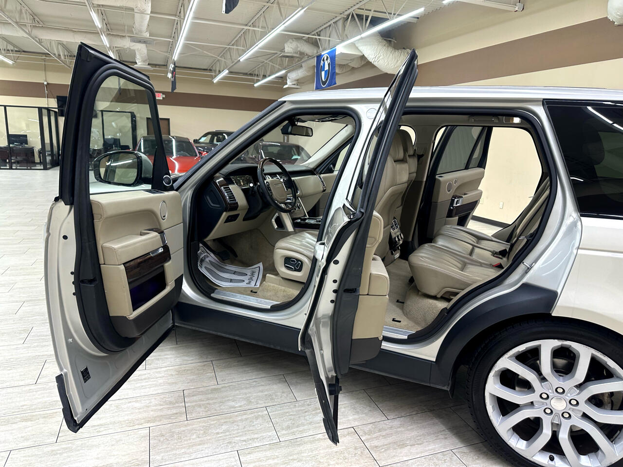 Land Rover Range Rover 3.0L V6 Supercharged HSE 2014 Land Rover Range Rover 3.0L V6 Supercharged HSE 2014