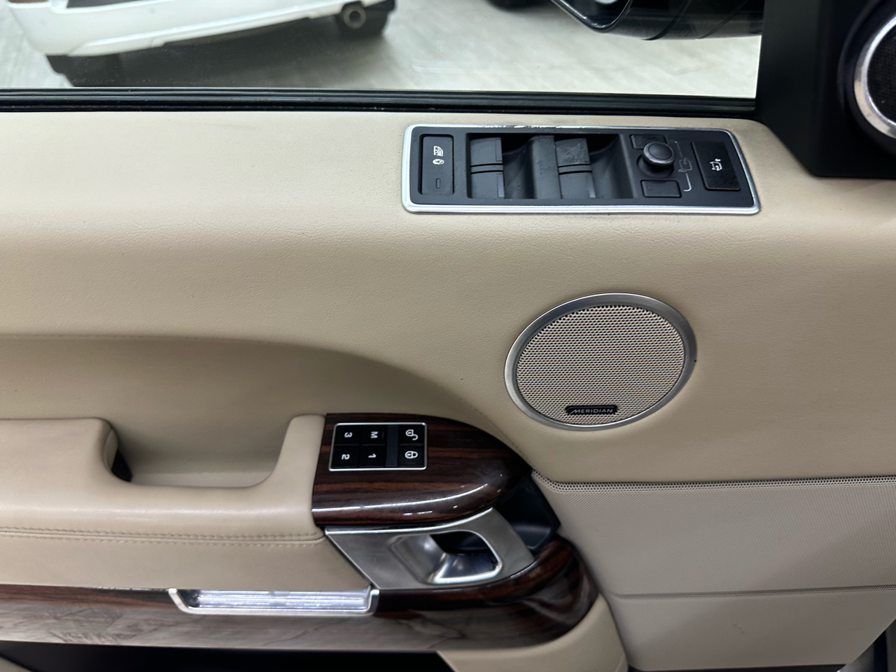 Land Rover Range Rover 3.0L V6 Supercharged HSE 2014 Land Rover Range Rover 3.0L V6 Supercharged HSE 2014