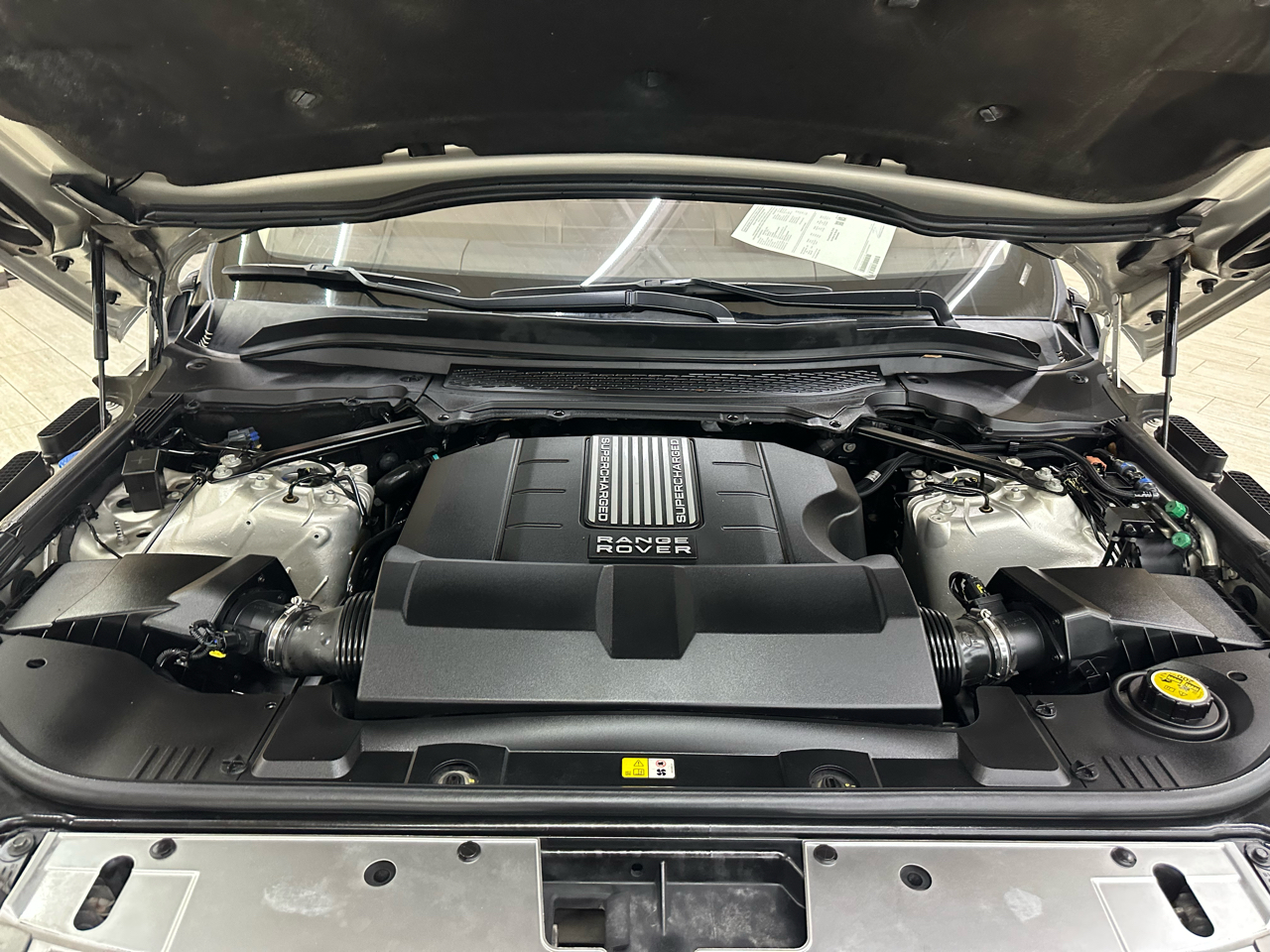 Land Rover Range Rover 3.0L V6 Supercharged HSE 2014 Land Rover Range Rover 3.0L V6 Supercharged HSE 2014