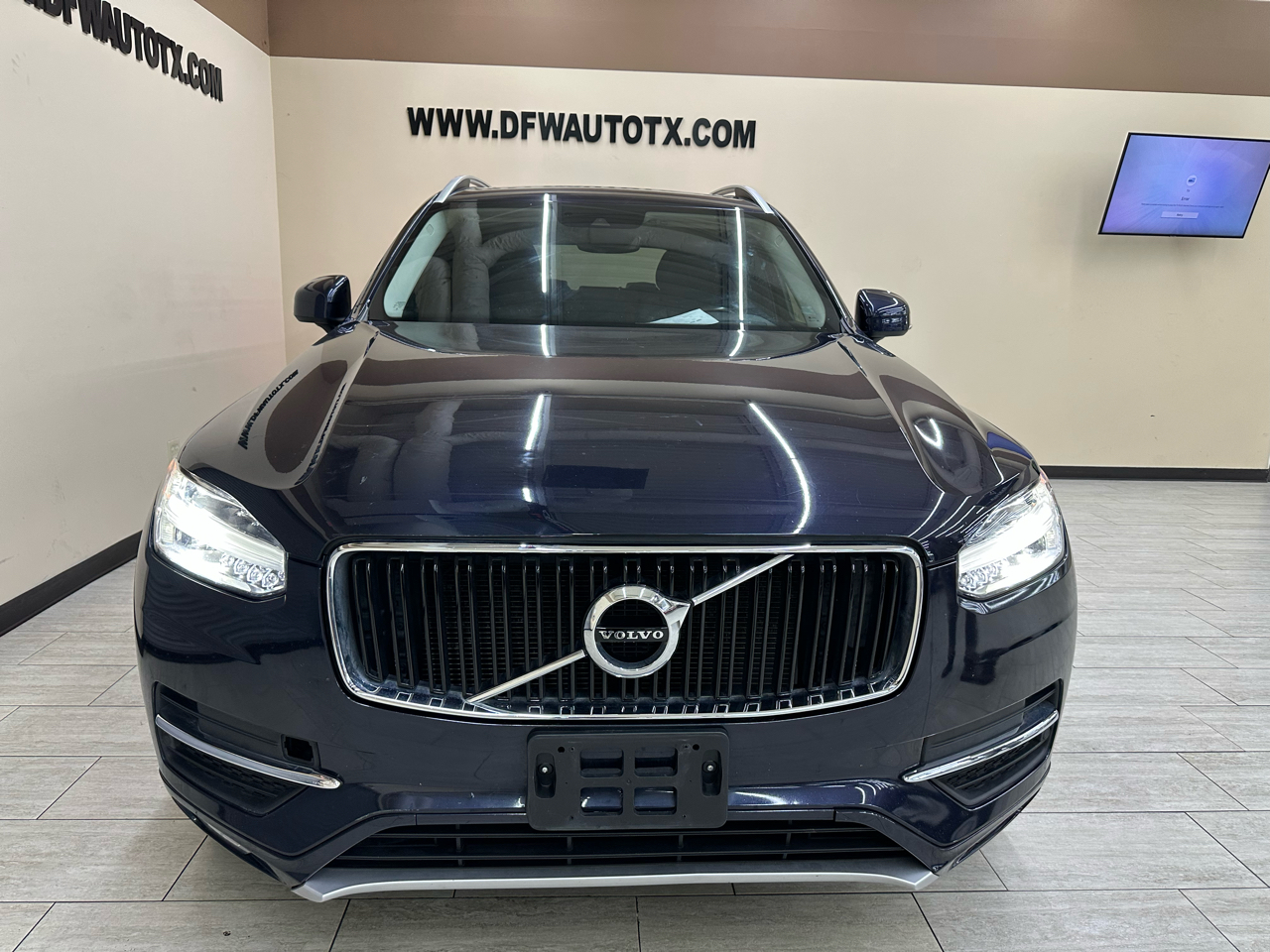 2019 Volvo XC90 T5 Momentum photo 3