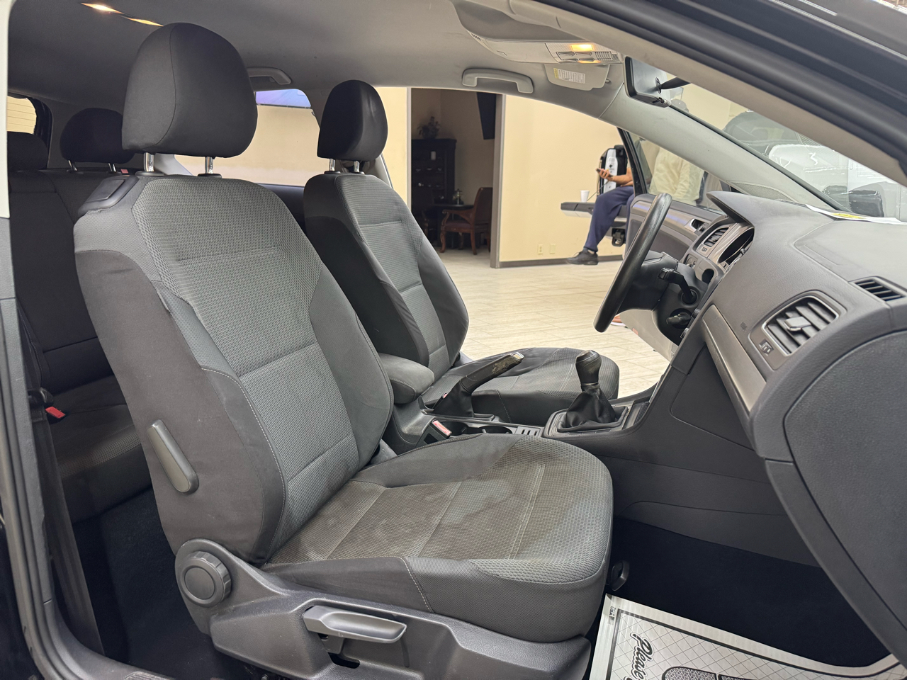 Volkswagen Golf TSI S 5M 2015 Volkswagen Golf TSI S 5M 2015