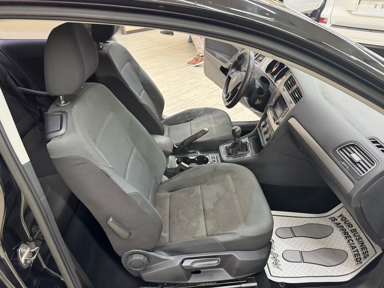 Volkswagen Golf TSI S 5M 2015 Volkswagen Golf TSI S 5M 2015