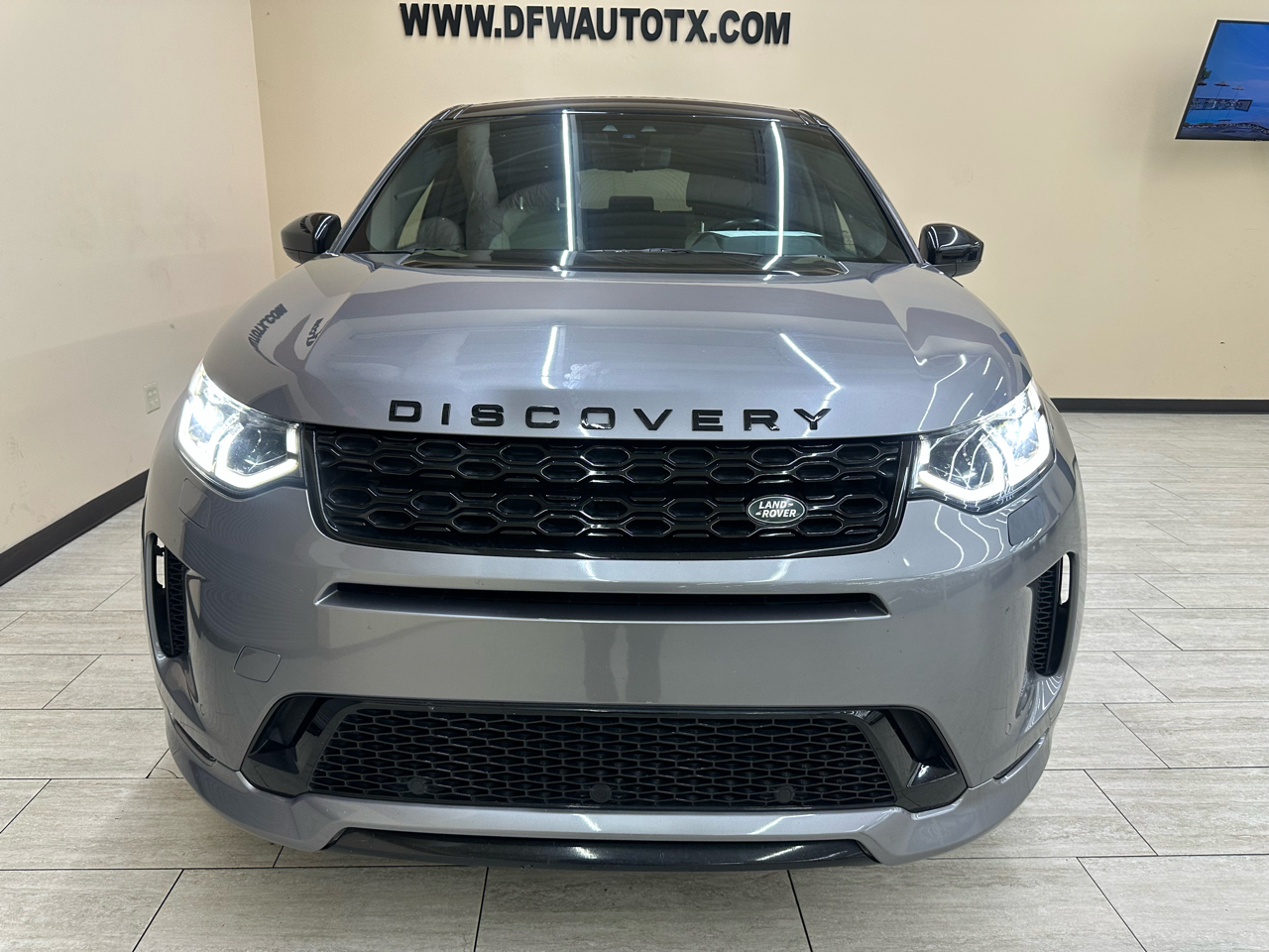 2020 Land Rover Discovery Sport SE photo 3