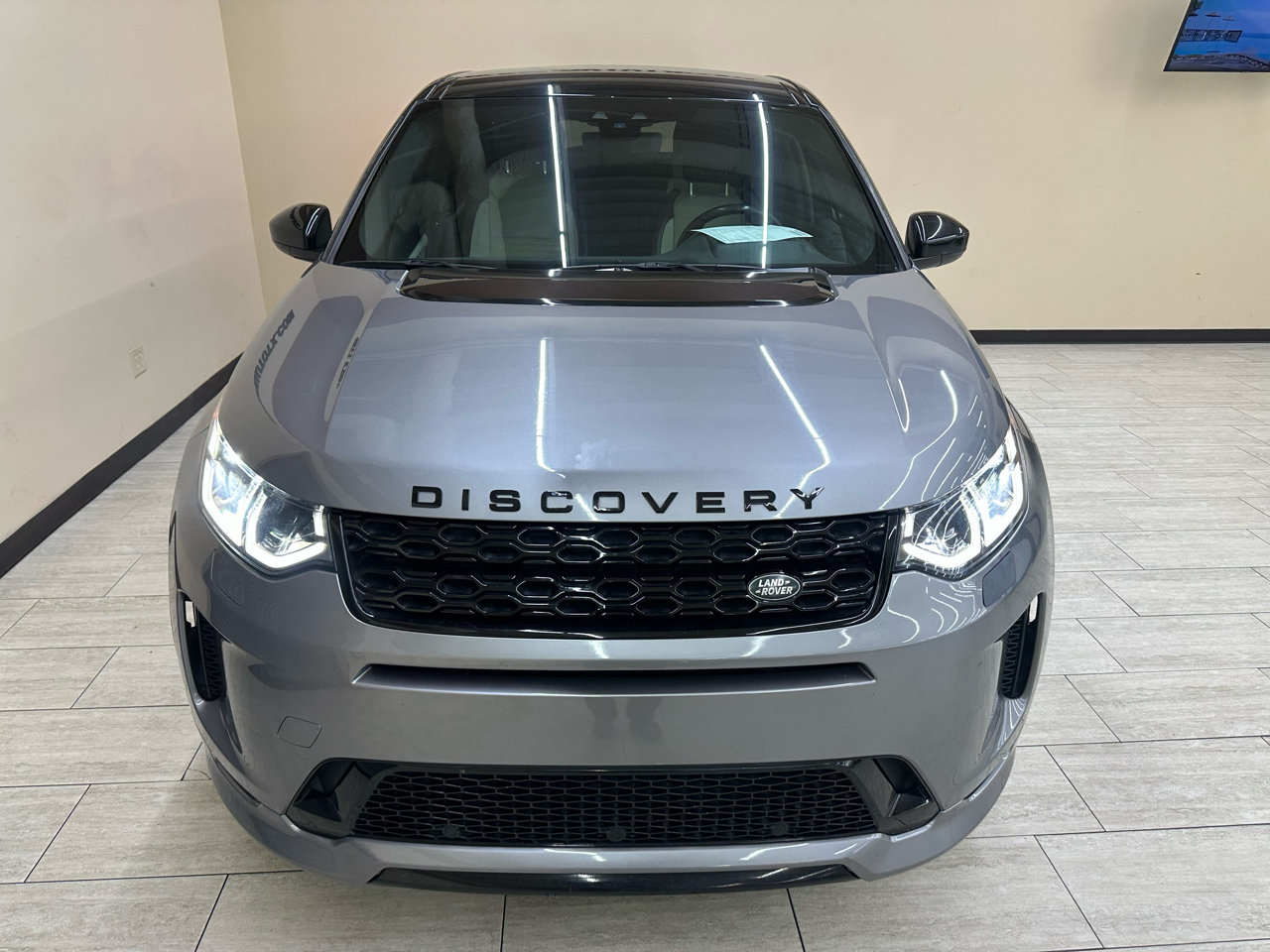 2020 Land Rover Discovery Sport SE photo 4