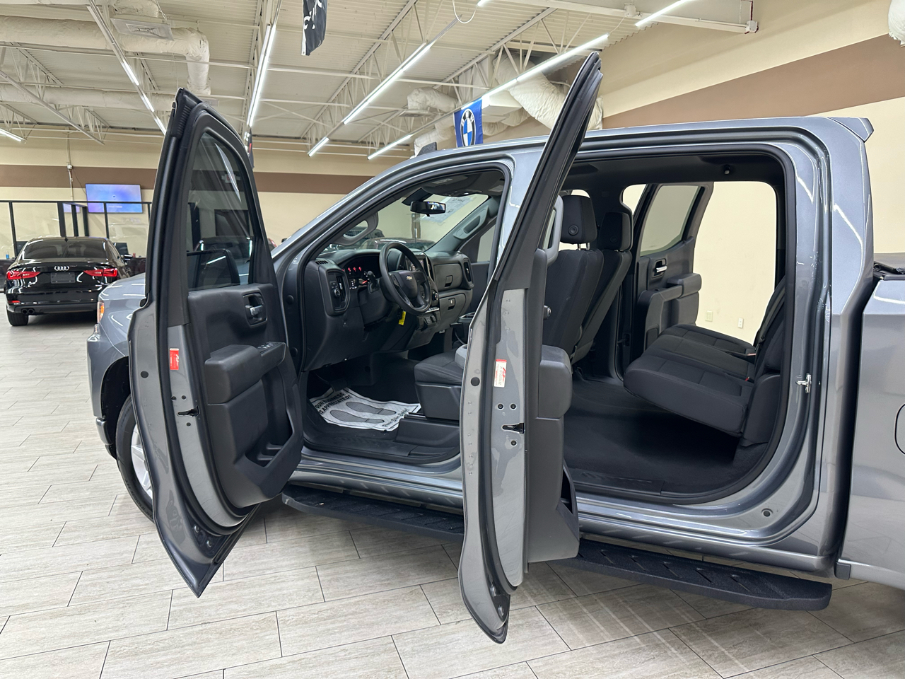 Chevrolet Silverado 1500 Limited Custom Crew Cab Short Box 2WD 2022 Chevrolet Silverado 1500 Limited Custom Crew Cab Short Box 2WD 2022