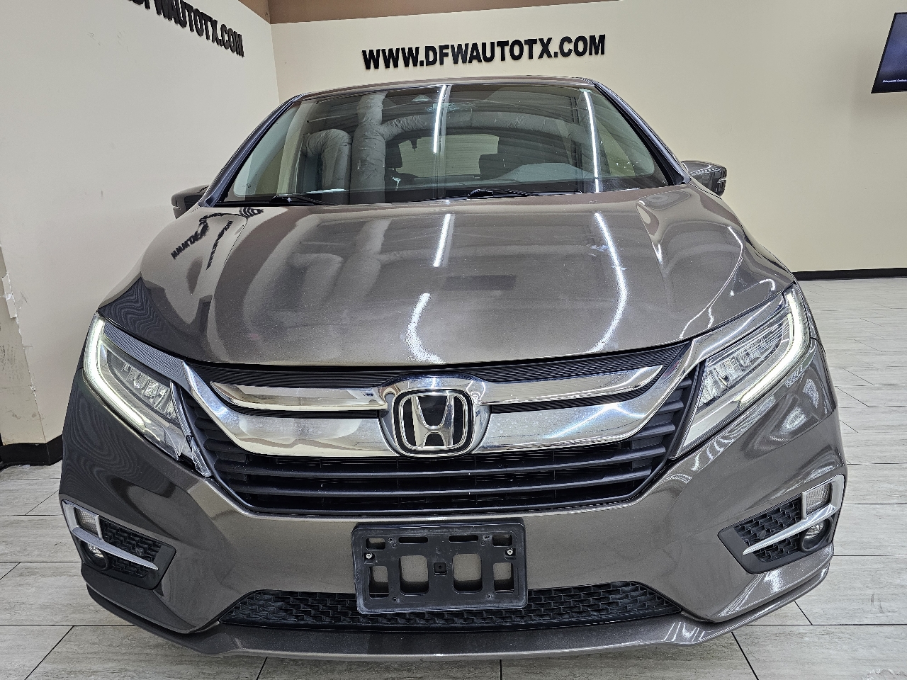 2018 Honda Odyssey Touring photo 3
