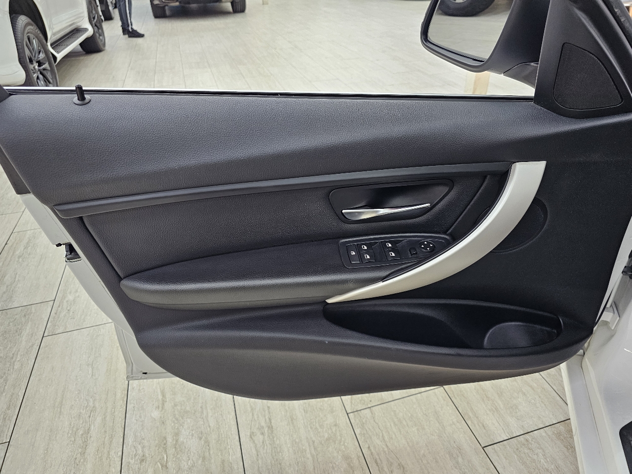 BMW 3-Series 320i Sedan 2015 BMW 3-Series 320i Sedan 2015