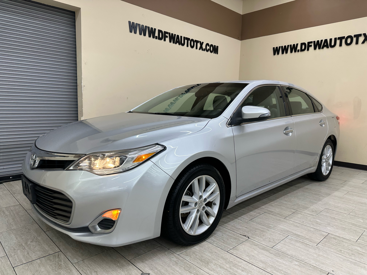2013 Toyota Avalon XLE Premium photo 2