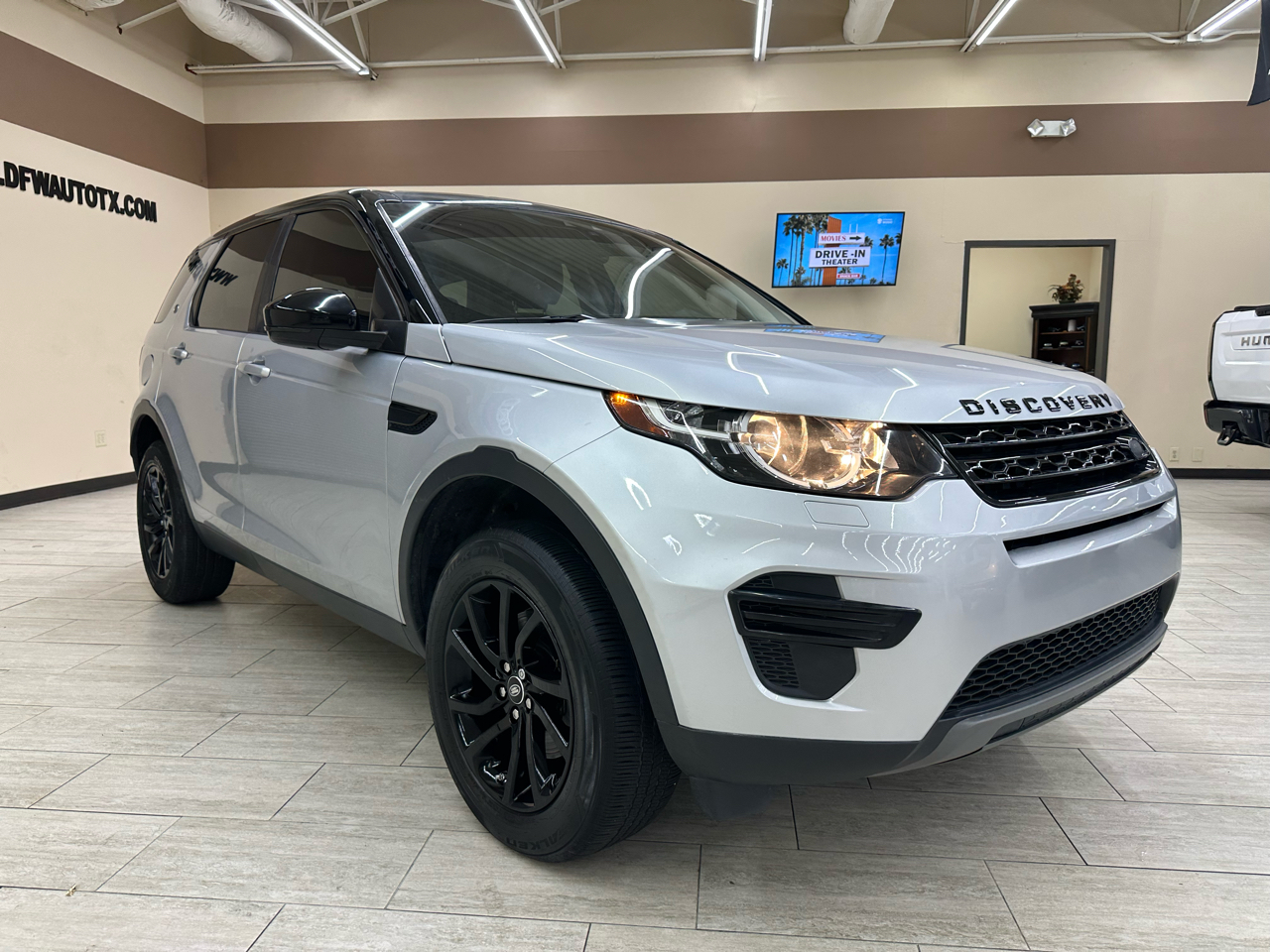 2019 Land Rover Discovery Sport SE photo 3