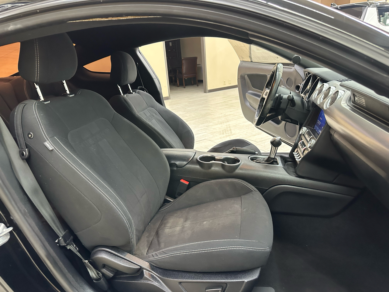 2020 Ford Mustang EcoBoost photo 33
