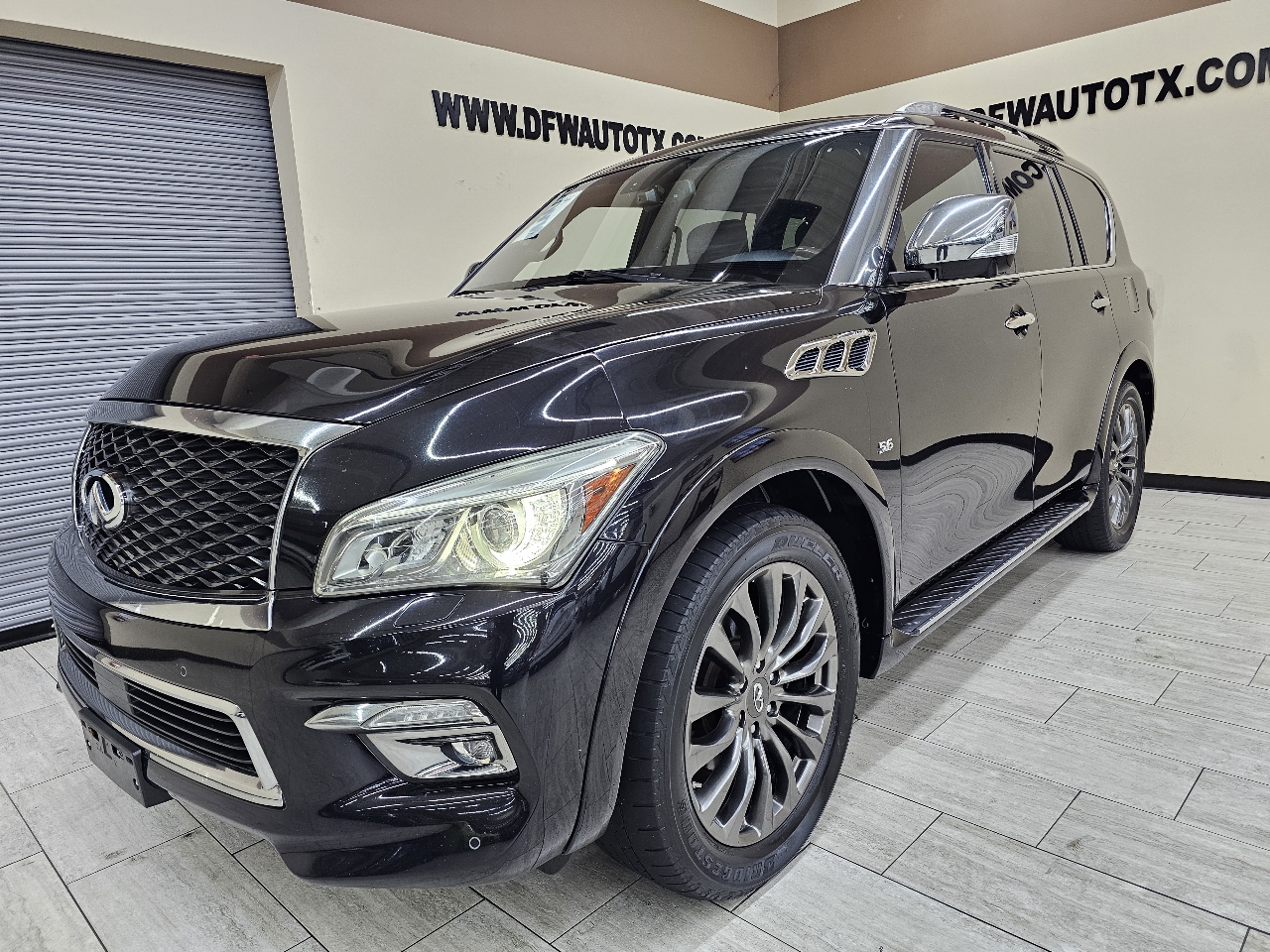 2015 Infiniti QX80 photo 2