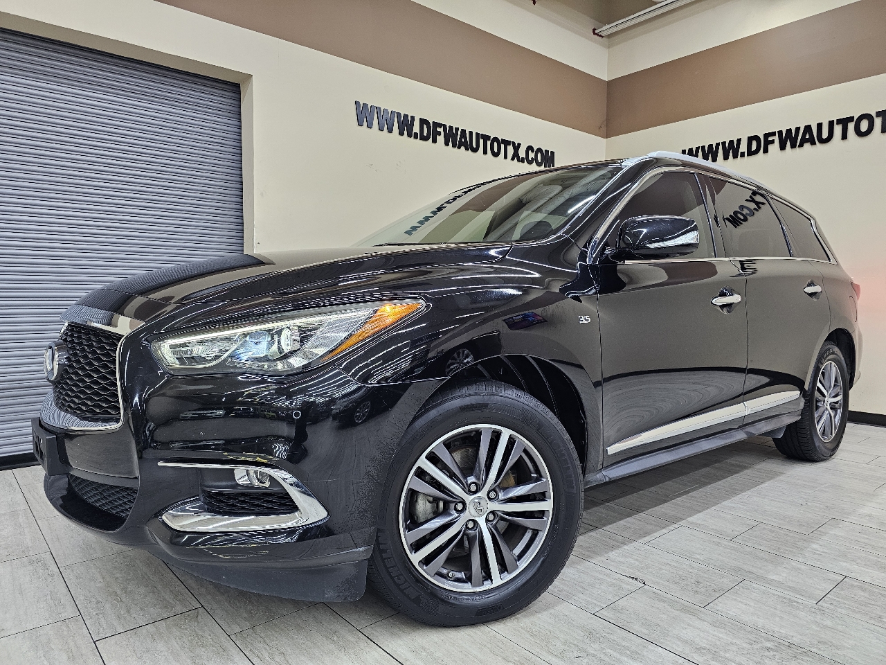 Infiniti QX60 Luxe 4D SUV FWD 2019 Infiniti QX60 Luxe 4D SUV FWD 2019