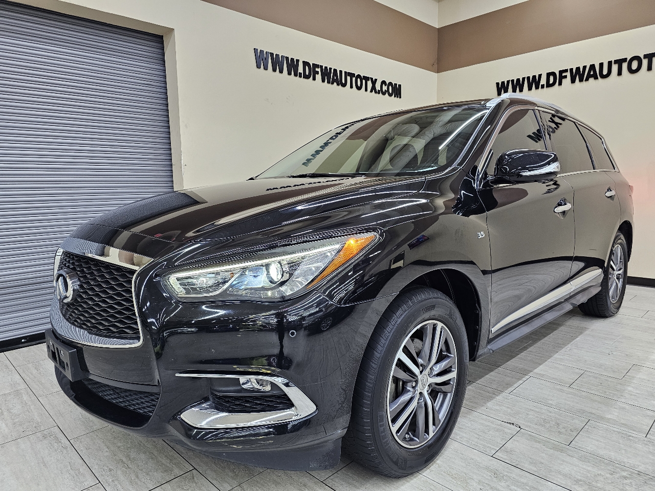 Infiniti QX60 Luxe 4D SUV FWD 2019 Infiniti QX60 Luxe 4D SUV FWD 2019