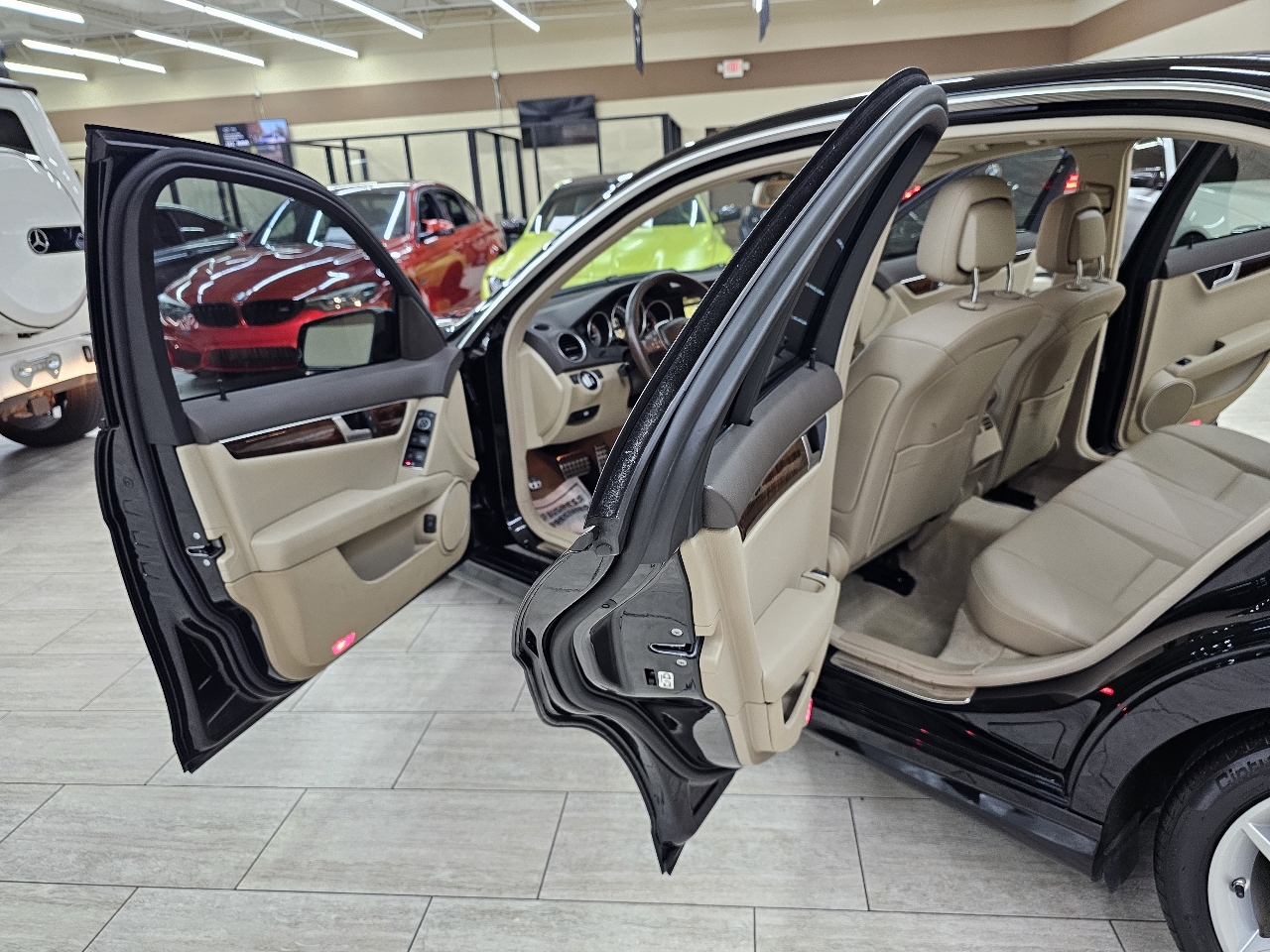 Mercedes-Benz C-Class C250 Luxury Sedan 2012 Mercedes-Benz C-Class C250 Luxury Sedan 2012