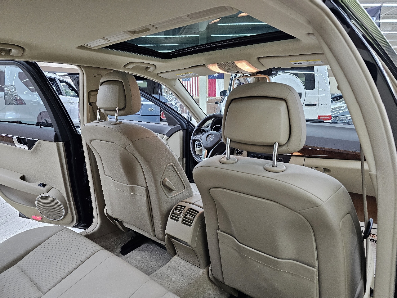 Mercedes-Benz C-Class C250 Luxury Sedan 2012 Mercedes-Benz C-Class C250 Luxury Sedan 2012