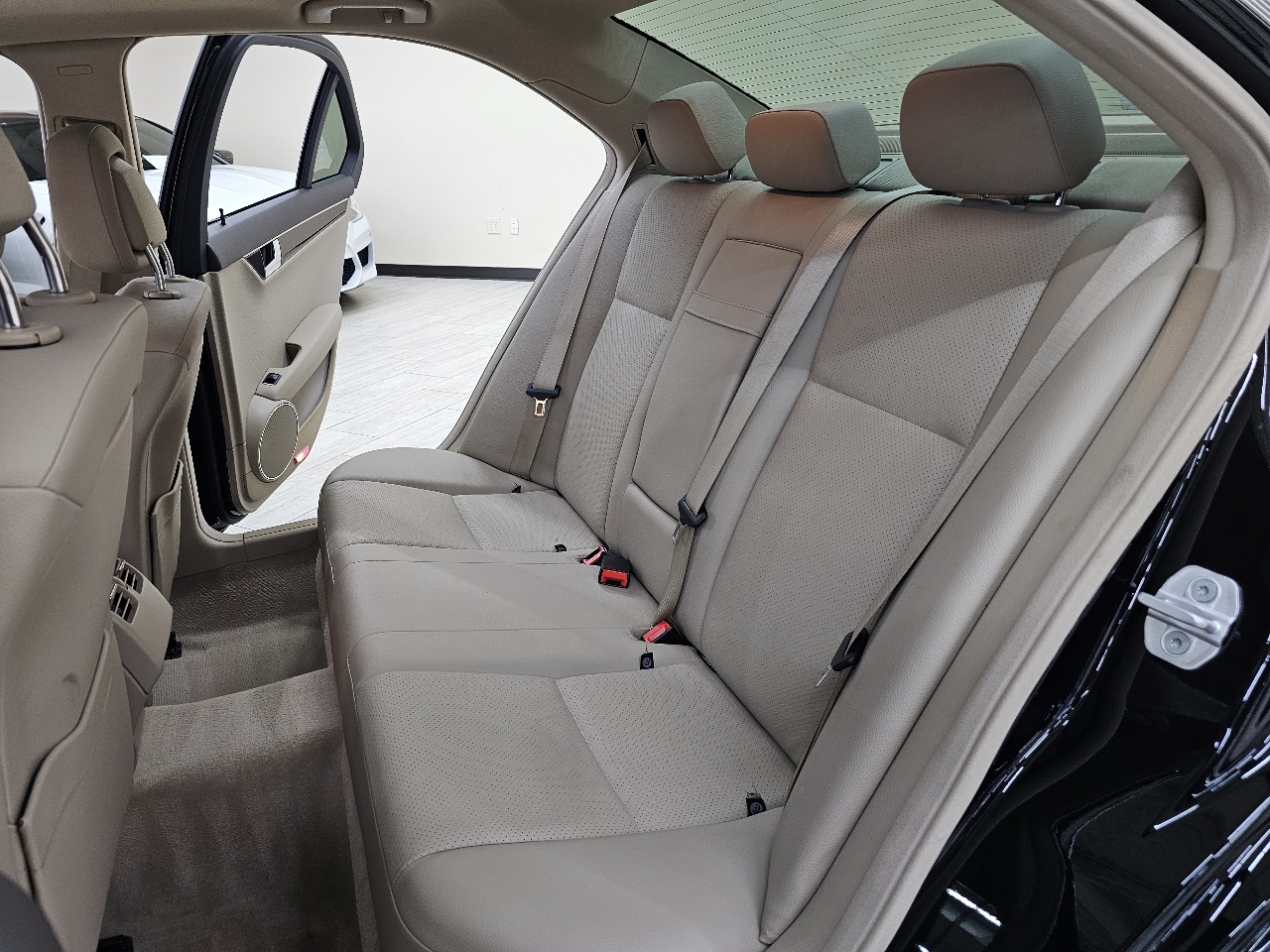 Mercedes-Benz C-Class C250 Luxury Sedan 2012 Mercedes-Benz C-Class C250 Luxury Sedan 2012