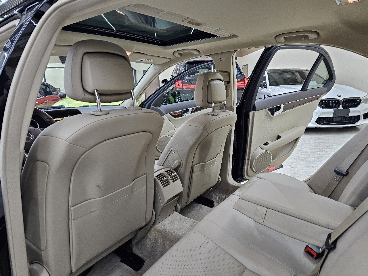 Mercedes-Benz C-Class C250 Luxury Sedan 2012 Mercedes-Benz C-Class C250 Luxury Sedan 2012