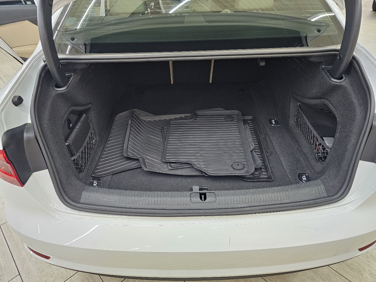 Audi A4 2.0T Premium Sedan 2017 Audi A4 2.0T Premium Sedan 2017