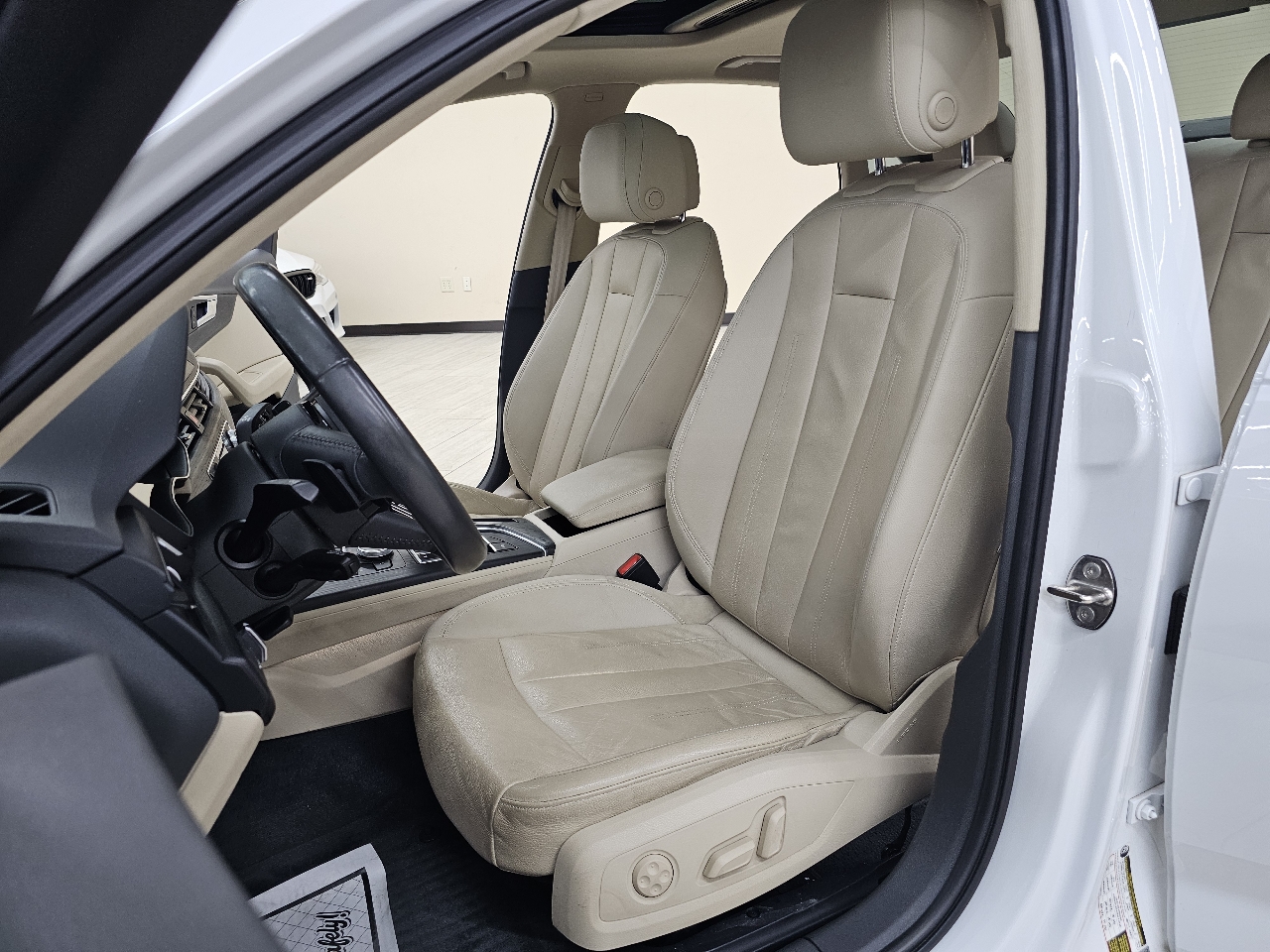 Audi A4 2.0T Premium Sedan 2017 Audi A4 2.0T Premium Sedan 2017