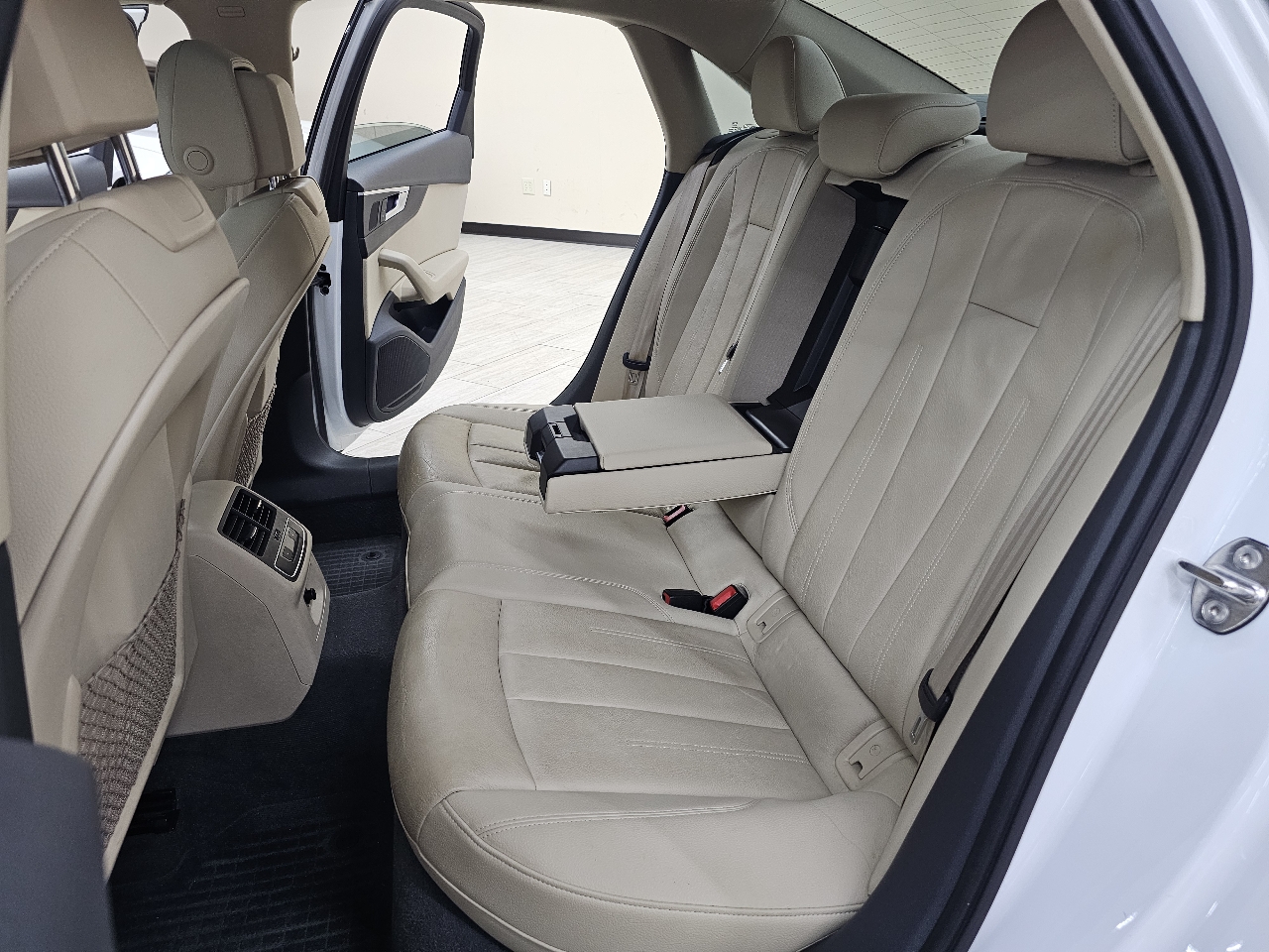 Audi A4 2.0T Premium Sedan 2017 Audi A4 2.0T Premium Sedan 2017