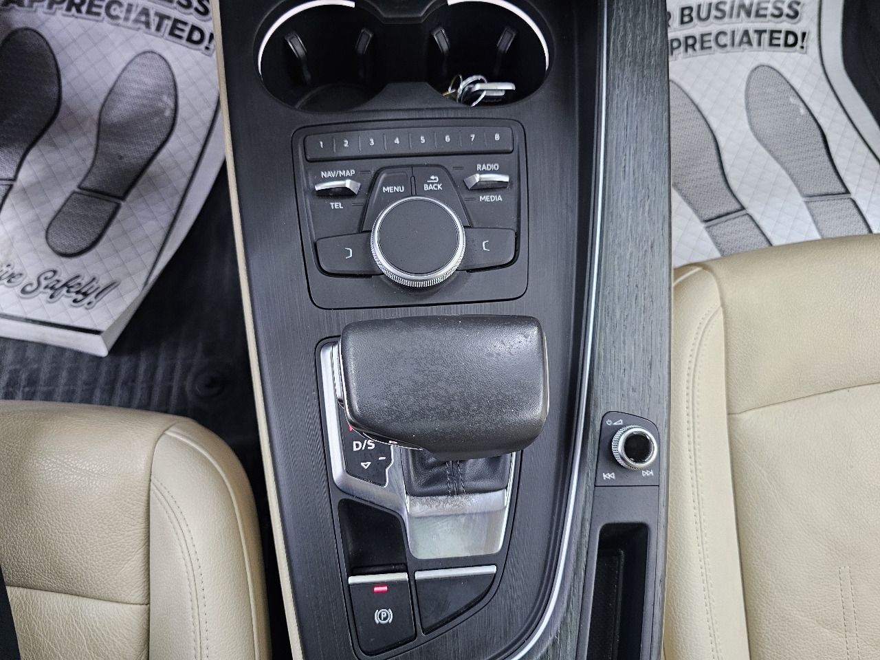 Audi A4 2.0T Premium Sedan 2017 Audi A4 2.0T Premium Sedan 2017