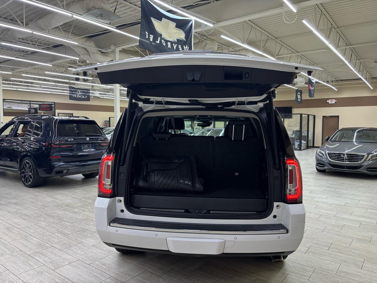 GMC Yukon Denali 4WD 2017