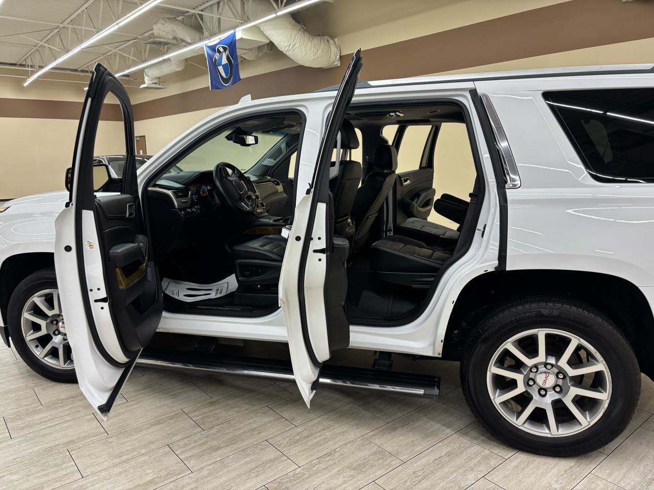 GMC Yukon Denali 4WD 2017