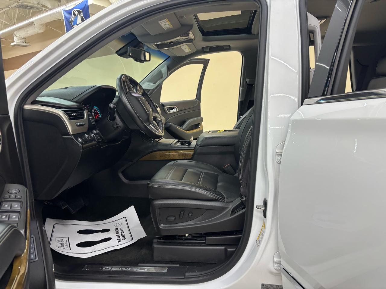 GMC Yukon Denali 4WD 2017