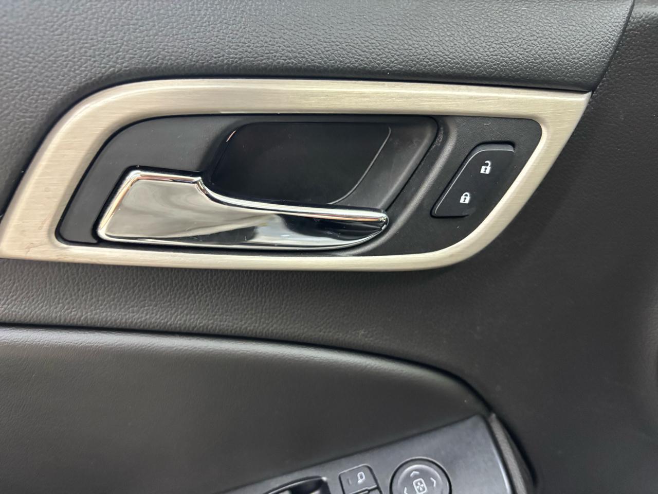 GMC Yukon Denali 4WD 2017