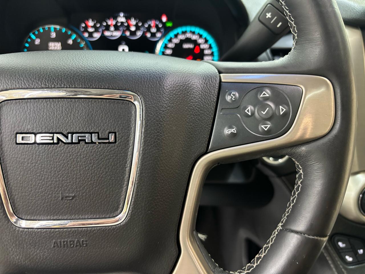 GMC Yukon Denali 4WD 2017