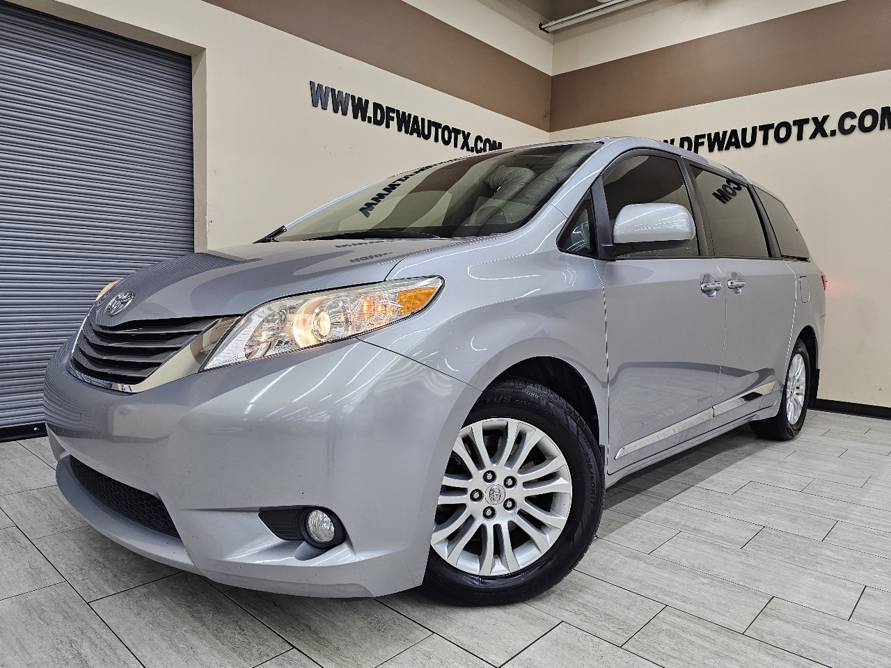 2015 Toyota Sienna XLE FWD 8-Passenger V6