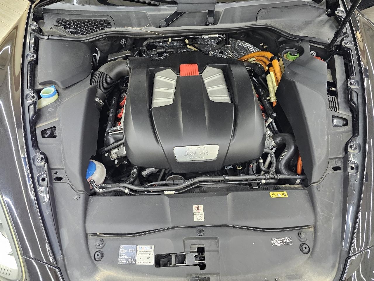 Porsche Cayenne Hybrid S 2014
