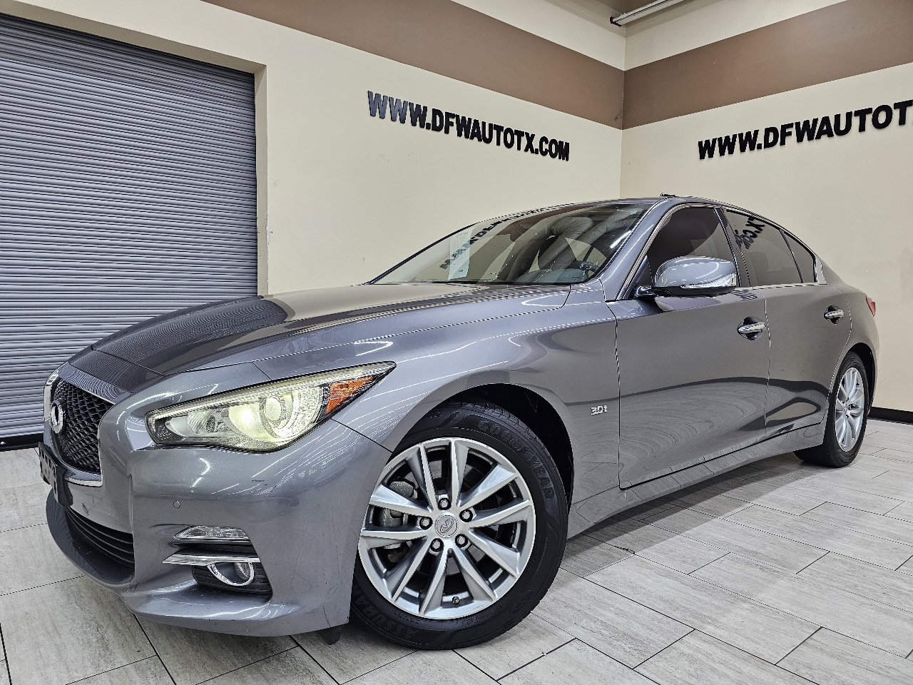 2016 INFINITI Q50 Premium's photo
