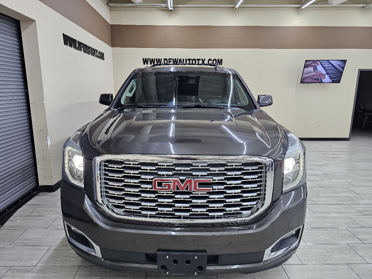 GMC Yukon XL Denali 4WD 2019
