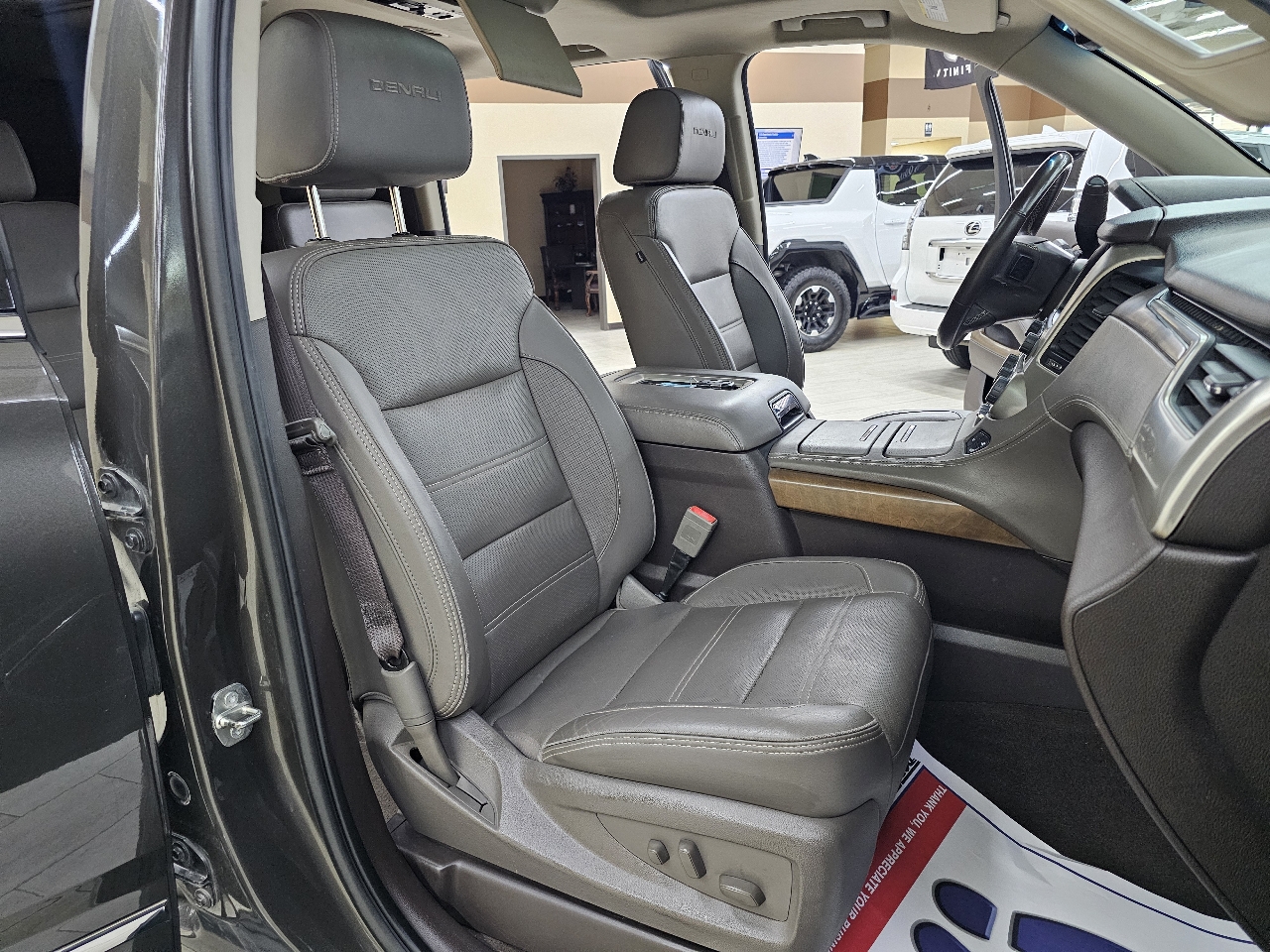 GMC Yukon XL Denali 4WD 2019