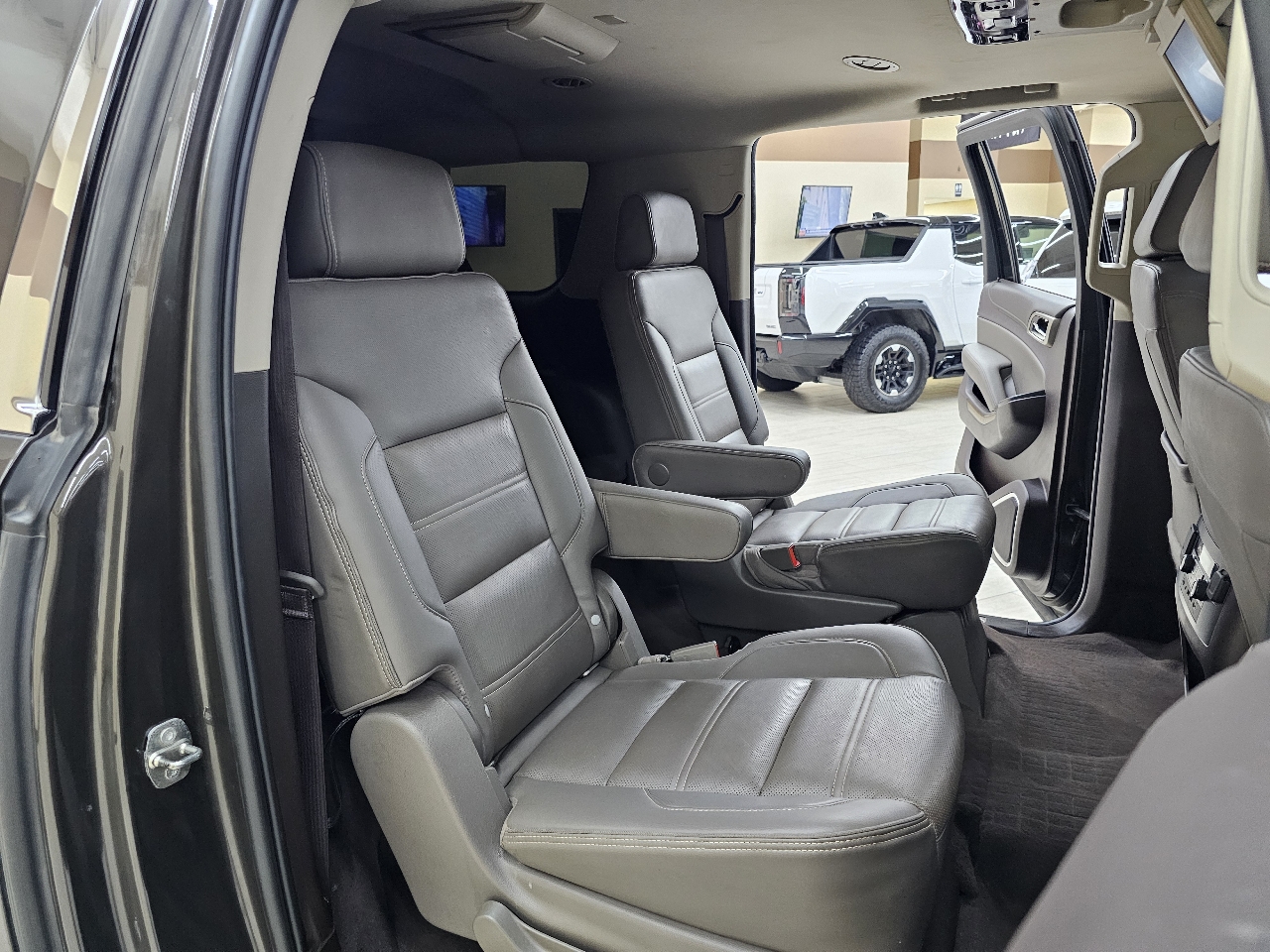 GMC Yukon XL Denali 4WD 2019