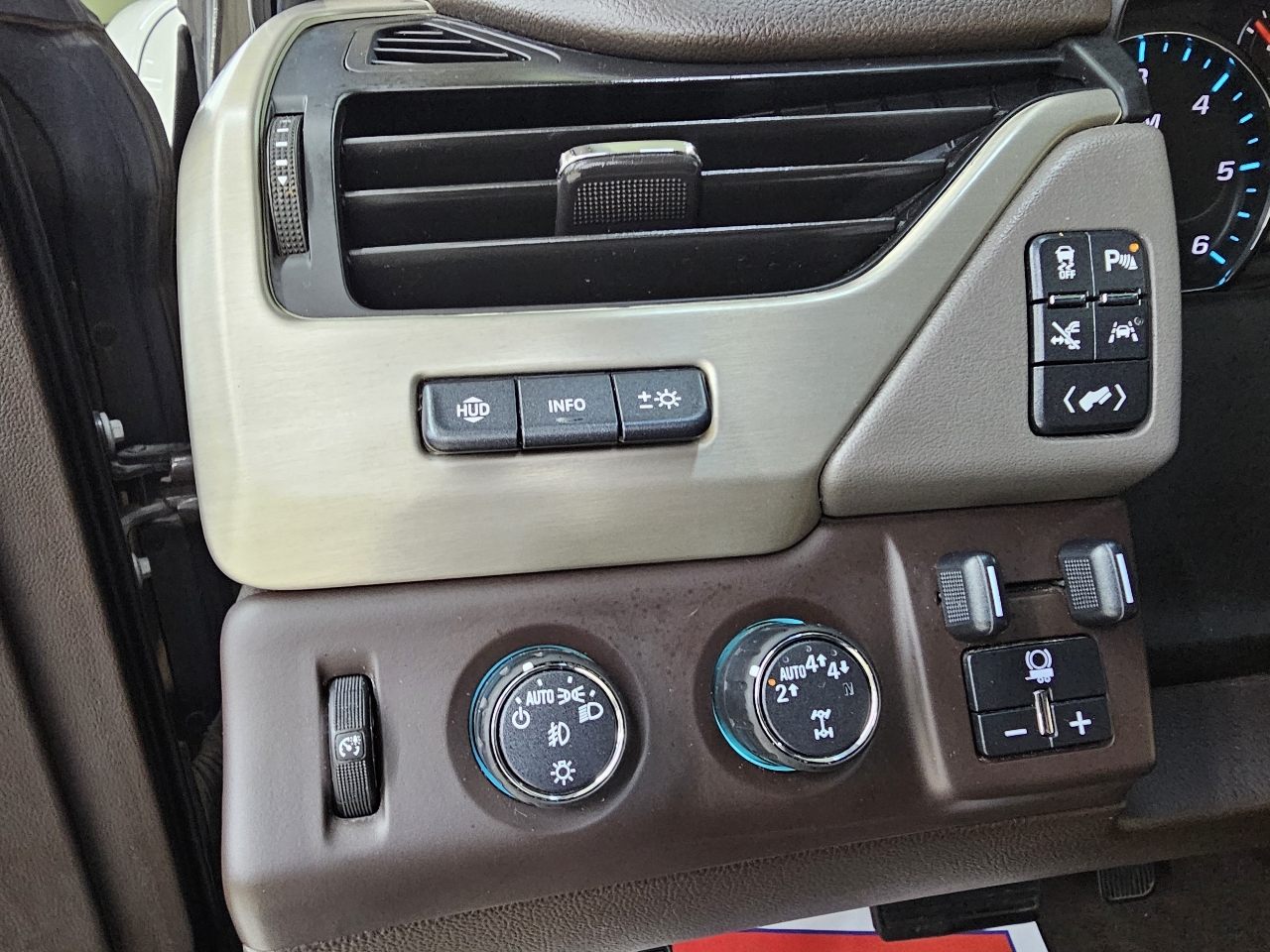 GMC Yukon XL Denali 4WD 2019