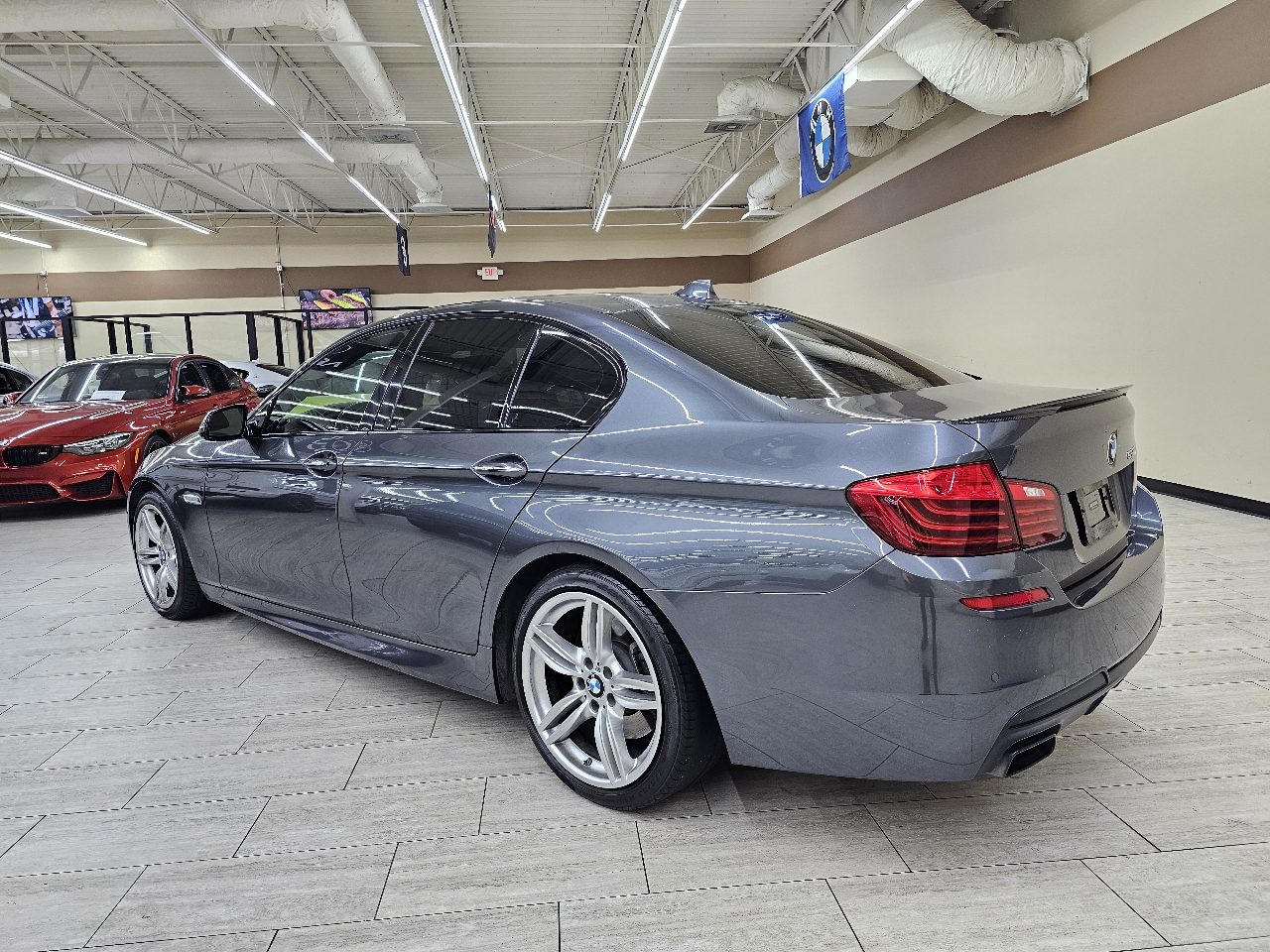 BMW 5-Series 550i 2015