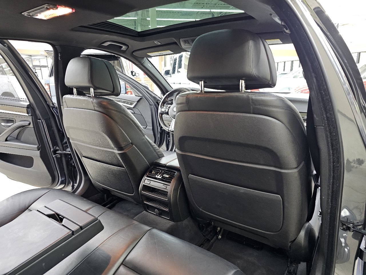 BMW 5-Series 550i 2015