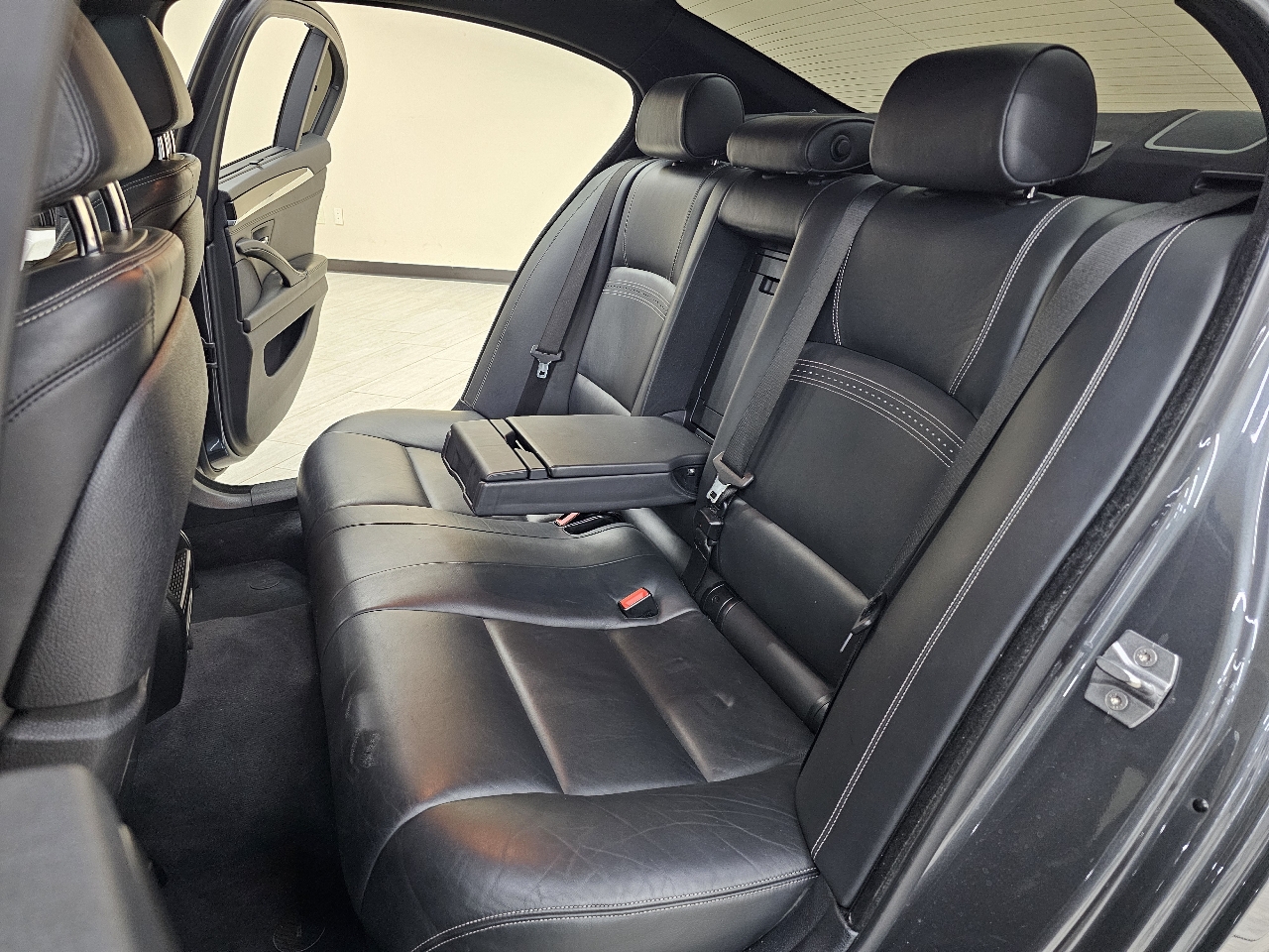 BMW 5-Series 550i 2015