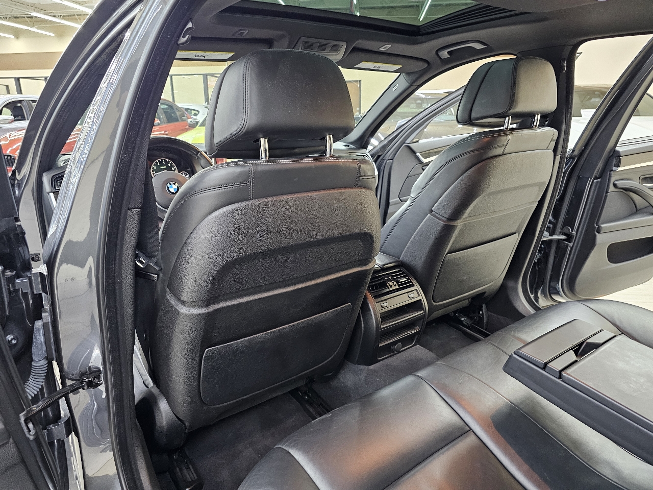 BMW 5-Series 550i 2015