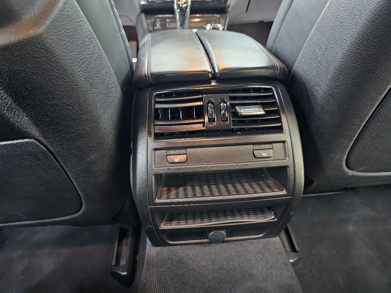 BMW 5-Series 550i 2015